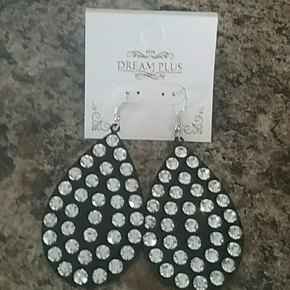 Dream Plus Dangle costume earrings